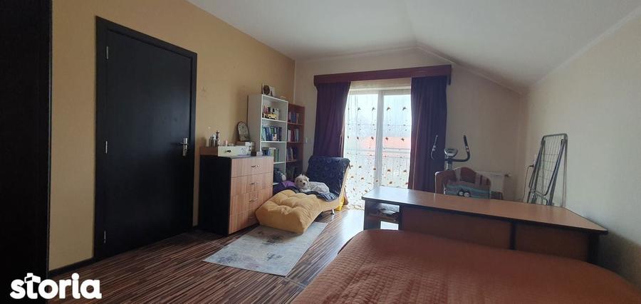Casă cu 5 camere cu Teren 500 Mp în Ronaț
