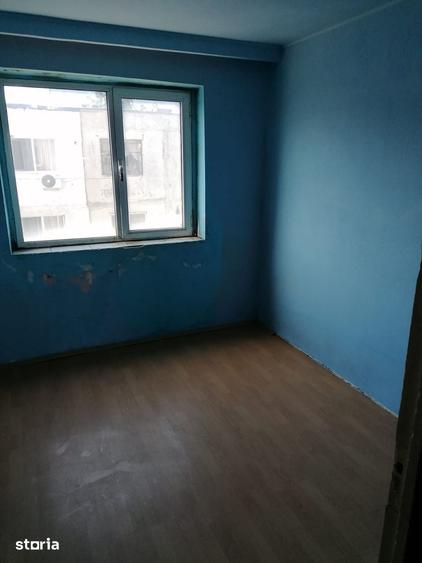 Apartament cu 3 camere în Tineretului