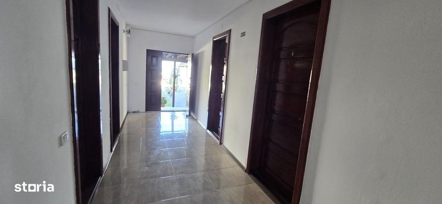 Casă cu 4 camere în Costinești