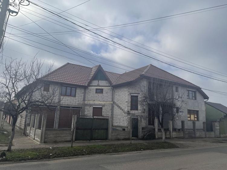 Casă cu 4 camere în Grădiște