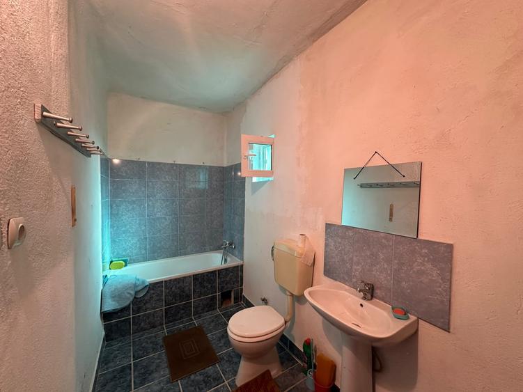 Casă individuală cu 4 camere cu Canalizare în Ghirodei