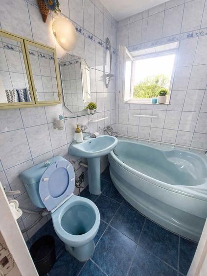 Apartament cu 3 camere semidecomandat în Dorobanți