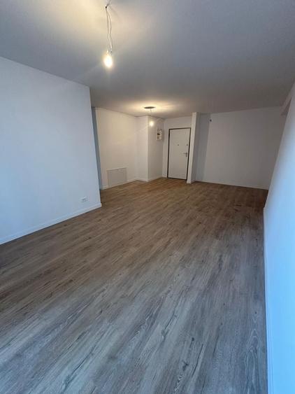 Apartament cu 3 camere decomandat în Theodor Pallady