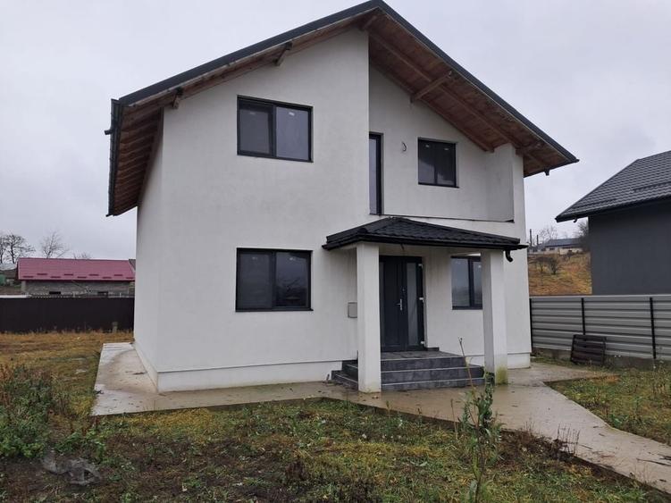 Casă cu 4 camere în Central
