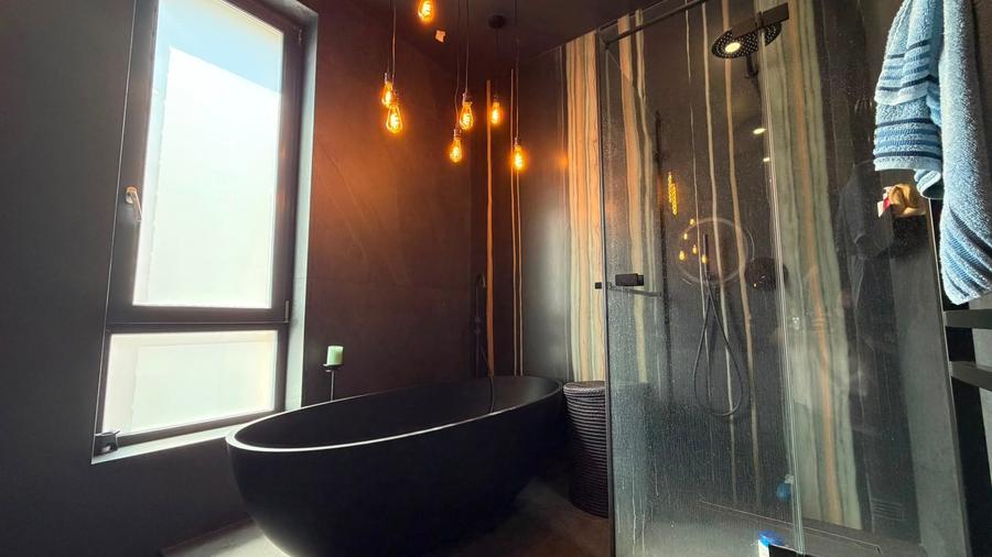 Casă individuală cu 4 camere cu Teren 450 Mp în Tunari
