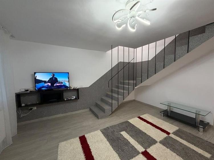 Apartament cu 4 camere semidecomandat, mobilat în 1 Mai