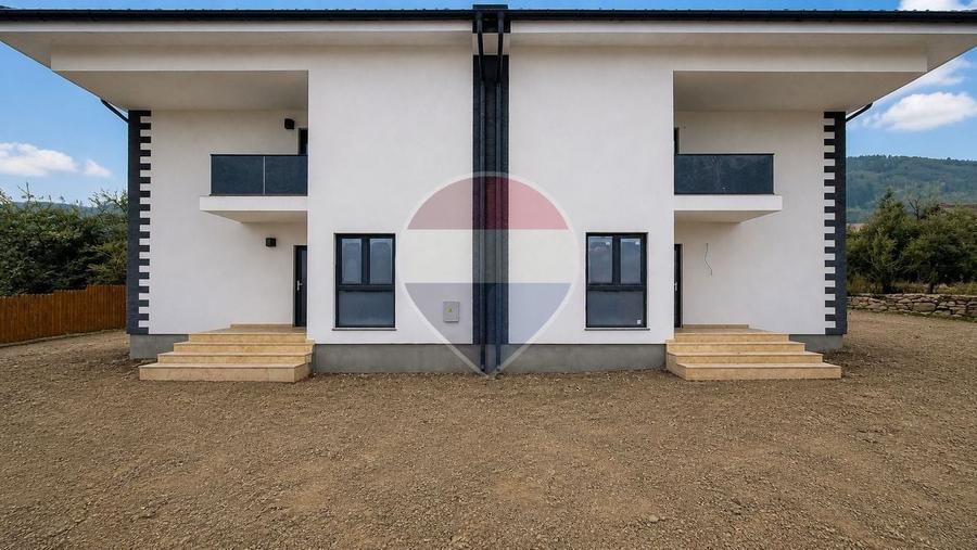 Duplex cu 5 camere cu Teren 350 Mp în Bunloc