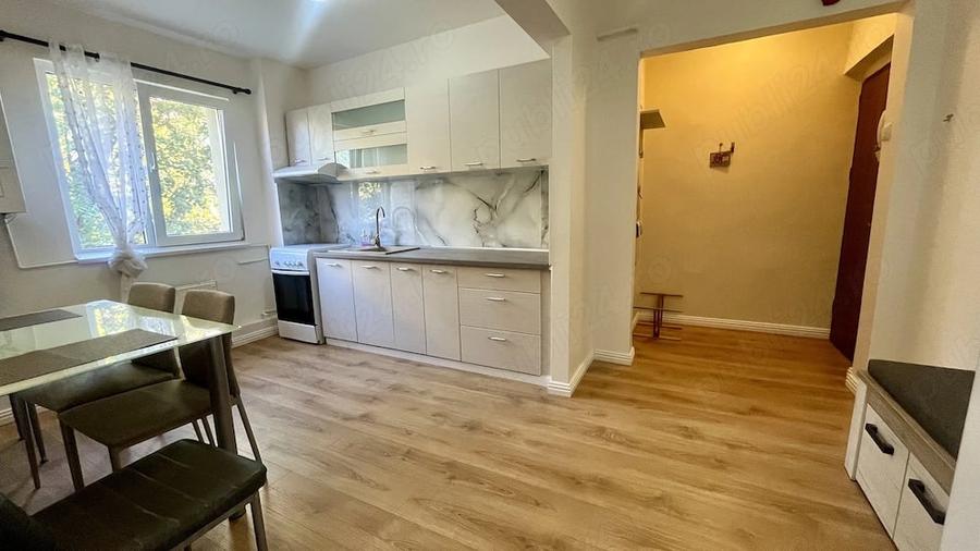 Apartament cu 3 camere semidecomandat în Circumvalațiunii