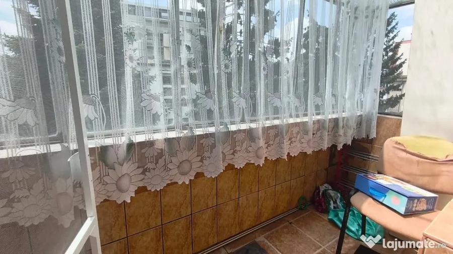 Apartament cu 3 camere decomandat în Piața Centrală