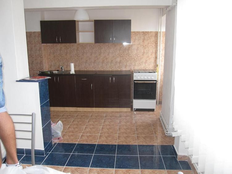 Apartament cu 2 camere decomandat în Griviței