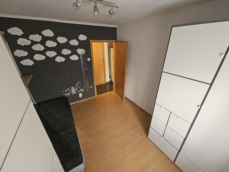 Apartament cu 3 camere decomandat, mobilat în Soarelui