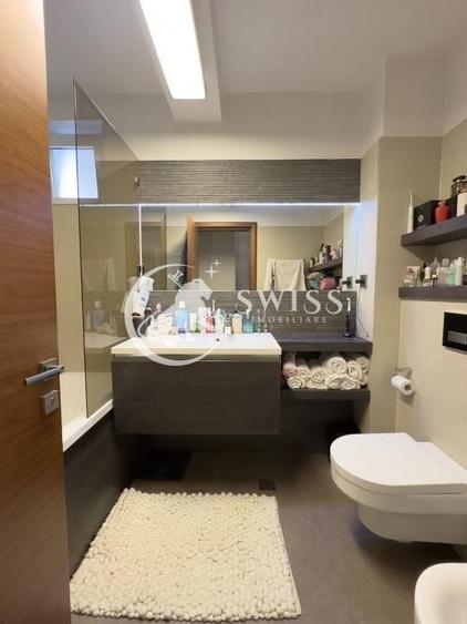 Apartament cu 3 camere semidecomandat, mobilat în Bună Ziua