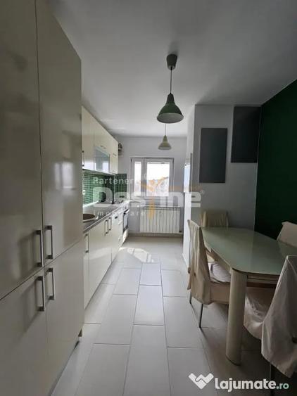 Apartament cu 3 camere semidecomandat în 1 Mai