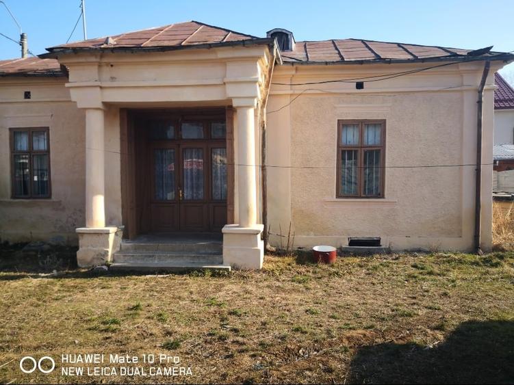 Casă individuală cu 4 camere cu Teren 1100 Mp în Central