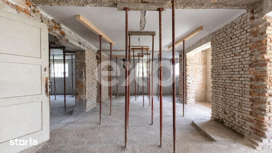 Casă cu 9 camere cu Teren 1048 Mp în Central