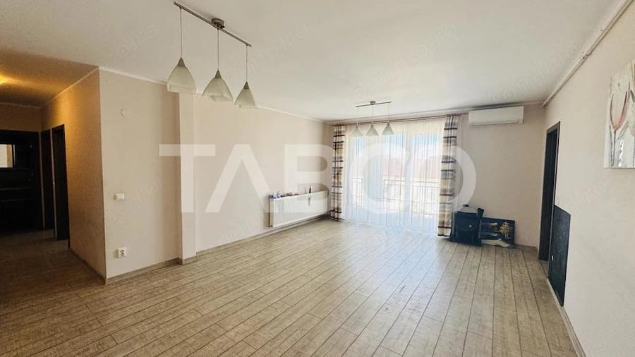 Apartament cu 3 camere decomandat în Central