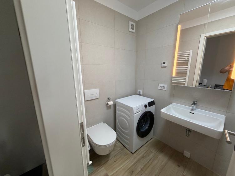 Apartament cu 2 camere decomandat în Tractorul