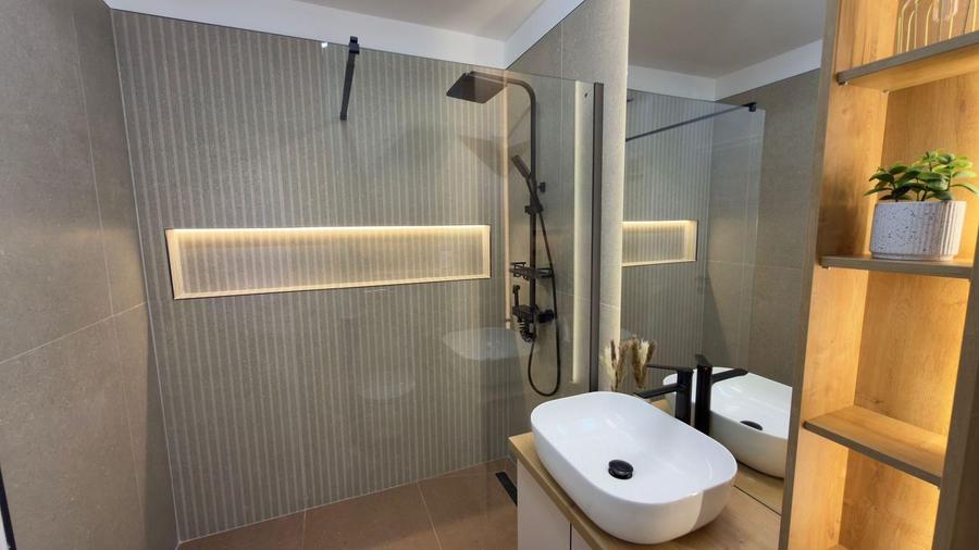 Apartament cu 2 camere semidecomandat, mobilat în Florești