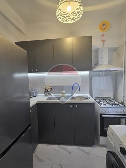 Apartament cu 2 camere decomandat, mobilat în Central