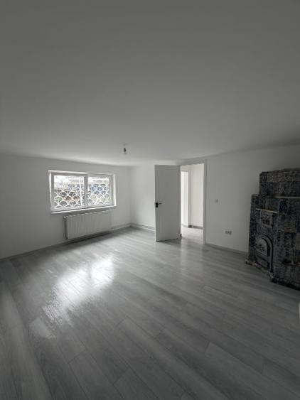Apartament cu 3 camere decomandat în Cioplea