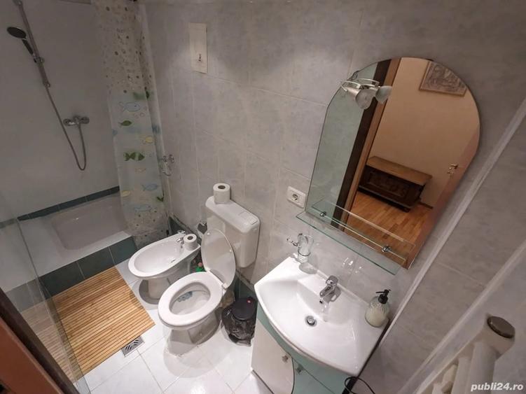 Apartament cu 3 camere semidecomandat în Central