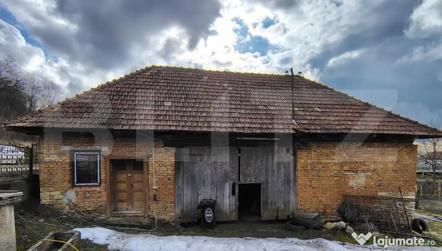 Casă cu 4 camere cu Teren 1360 Mp în Iris