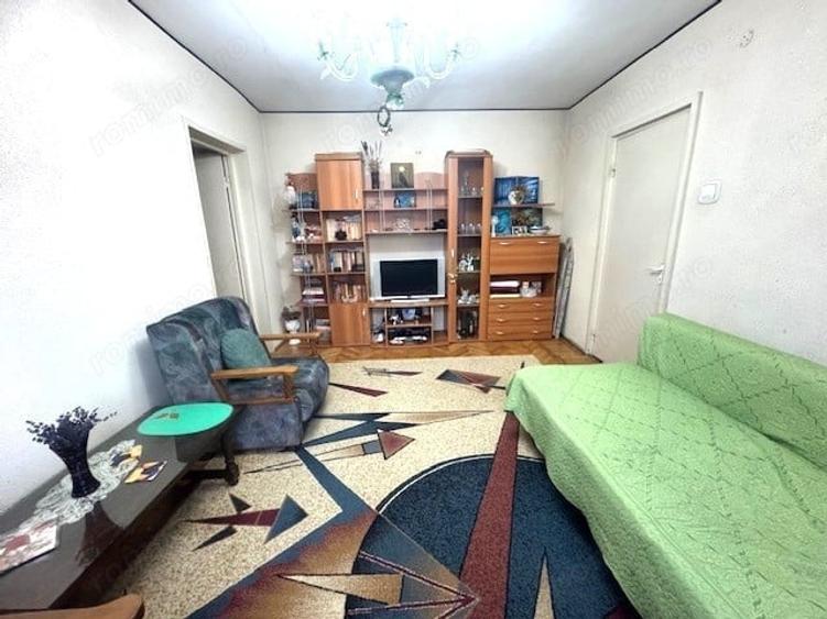 Apartament cu 3 camere semidecomandat în Central