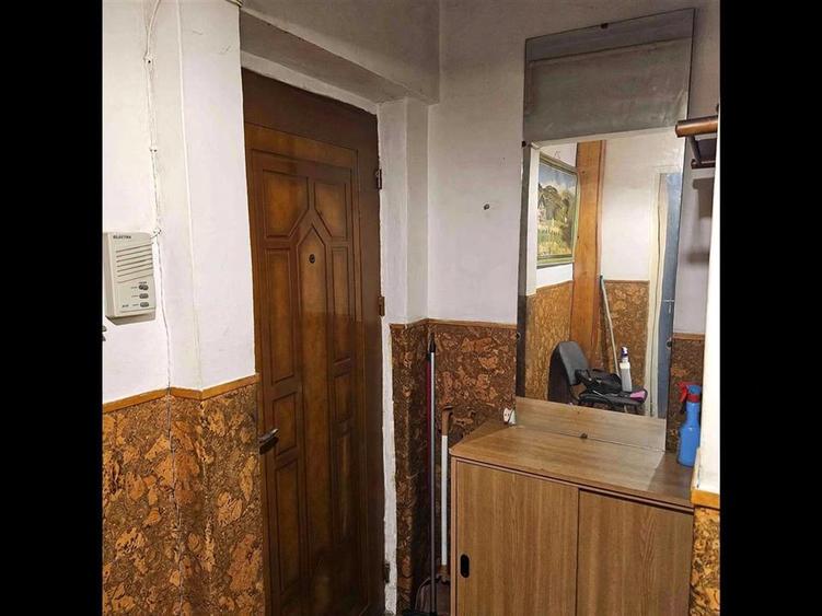 Apartament cu 2 camere semidecomandat în Florilor