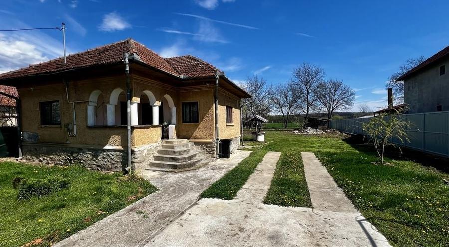 Casă cu 4 camere în Câmpofeni