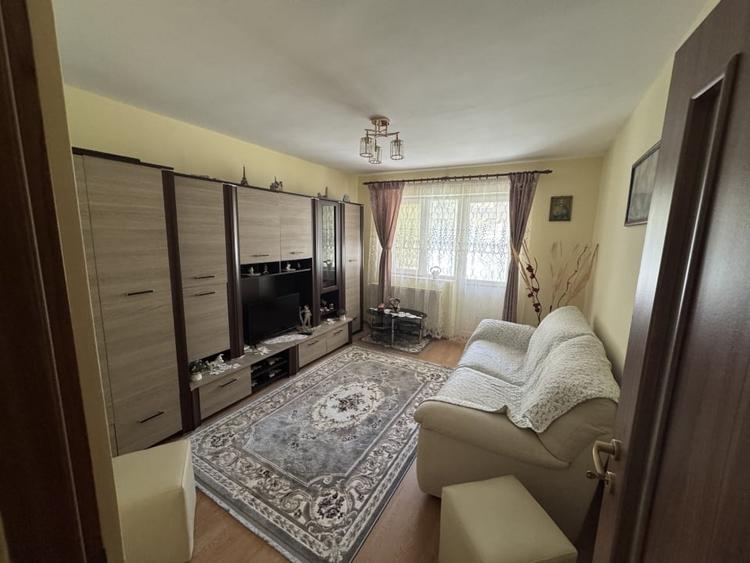 Apartament cu 2 camere decomandat, mobilat în Cezar Petrescu