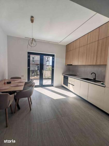Casă cu 5 camere cu Teren 350 Mp în Bradu