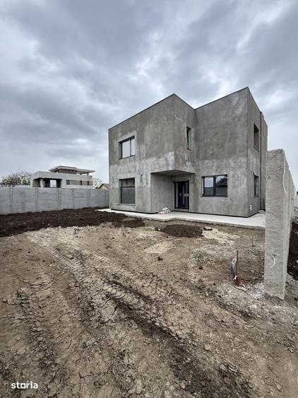 Casă cu 4 camere în Costi
