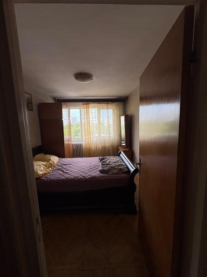 Apartament cu 3 camere semidecomandat în Dristor