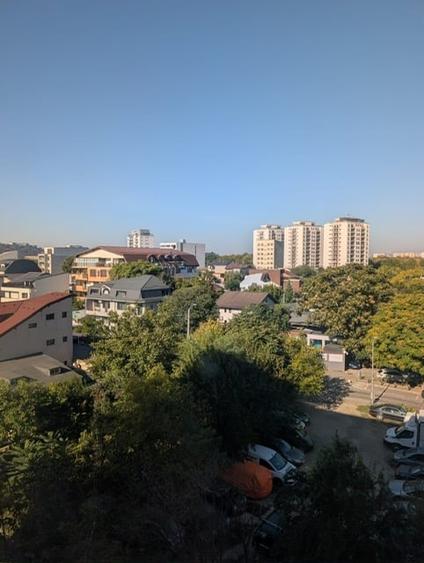 Apartament cu 3 camere semidecomandat în Tineretului