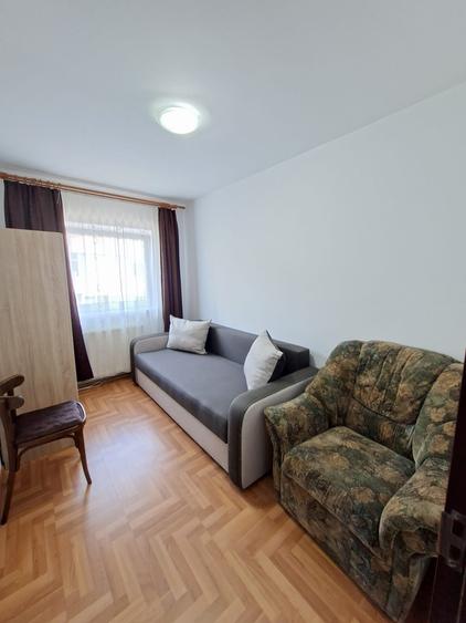 Apartament cu 4 camere decomandat în Astra