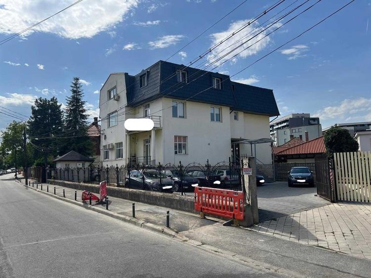 Casă cu 4 camere în Central