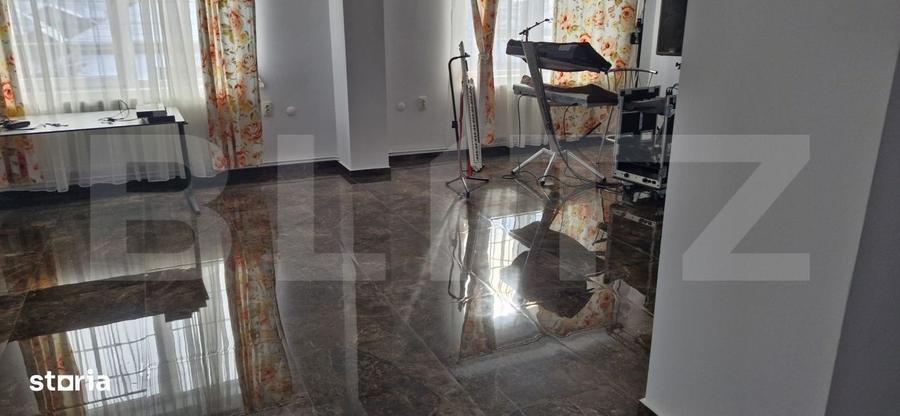 Spațiu comercial, de 300 mp, în Central