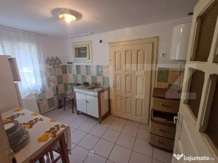 Casă cu 2 camere cu Canalizare în Central