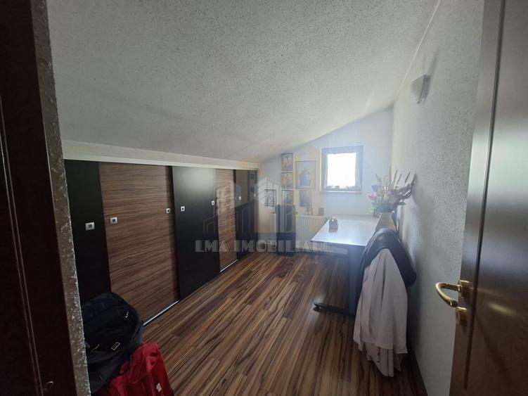 Casă individuală cu 10 camere cu Canalizare în Lunca Calnicului