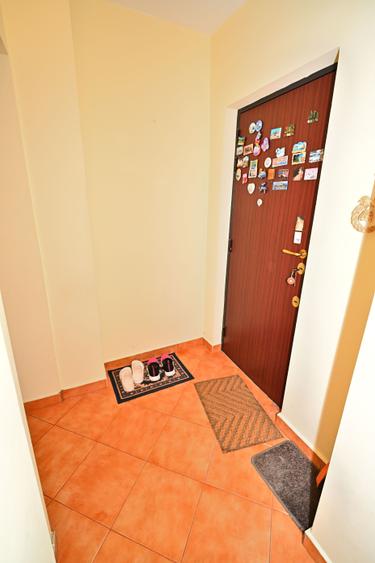 Apartament cu 4 camere semidecomandat în Aviației