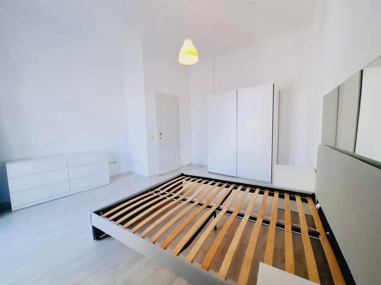 Apartament cu 3 camere decomandat, mobilat în Universitate