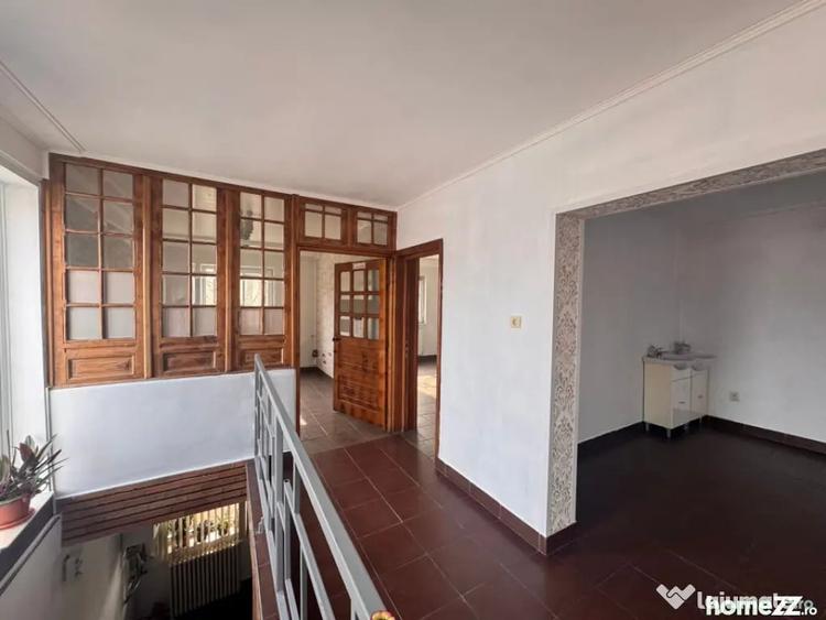 Casă cu 3 camere cu Teren 164 Mp în Delfinariu