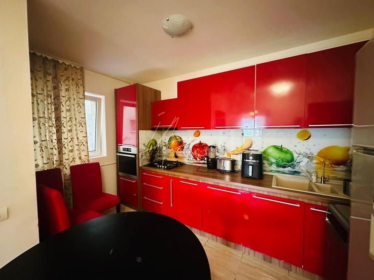 Apartament cu 3 camere semidecomandat, mobilat în Victoriei