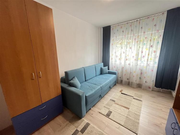 Apartament cu 3 camere decomandat, mobilat în Terezian