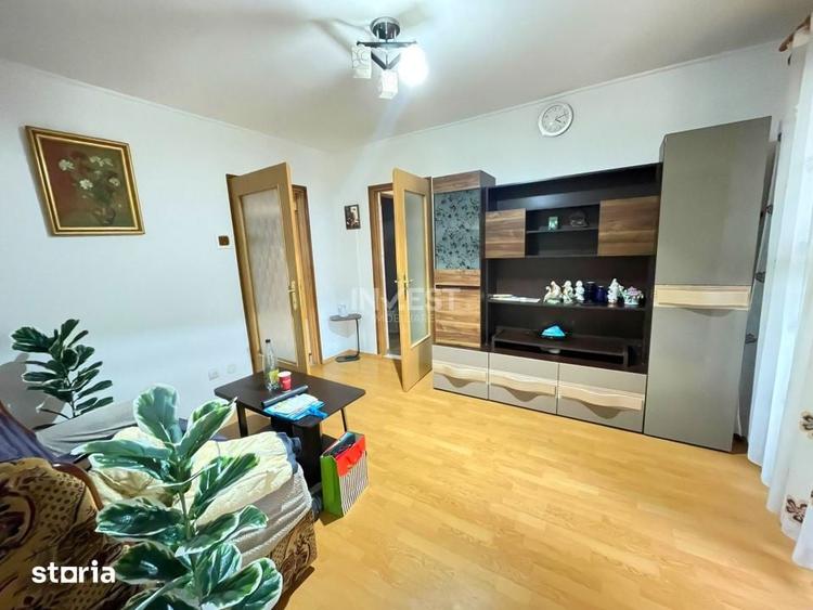 Apartament cu 3 camere în Podu Roș