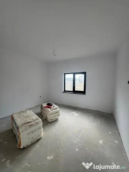 Casă cu 5 camere cu Teren 415 Mp în Central