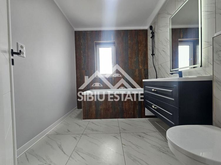 Casă individuală cu 5 camere cu Canalizare în Șelimbăr