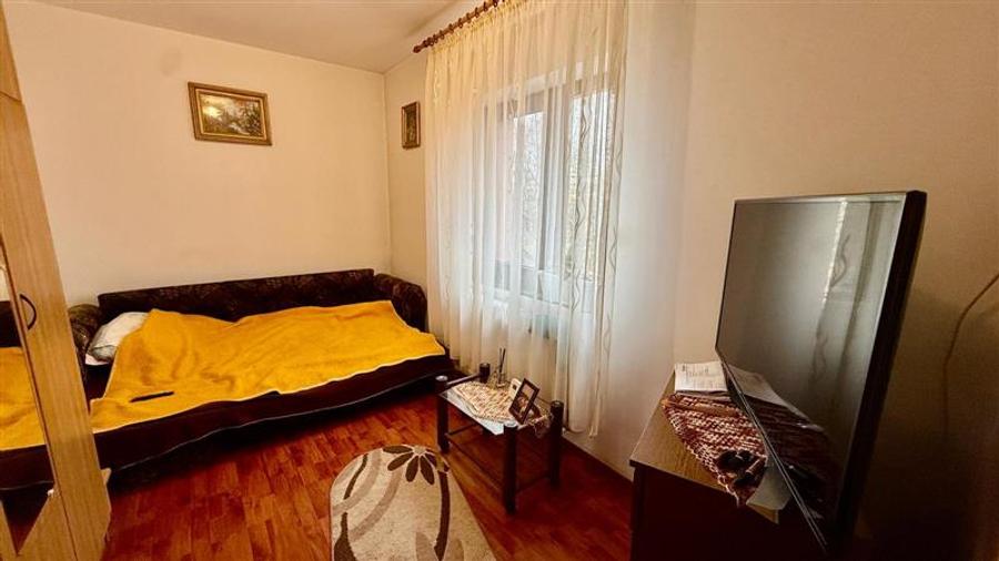 Casă individuală cu 6 camere cu Garaj în Aeroport