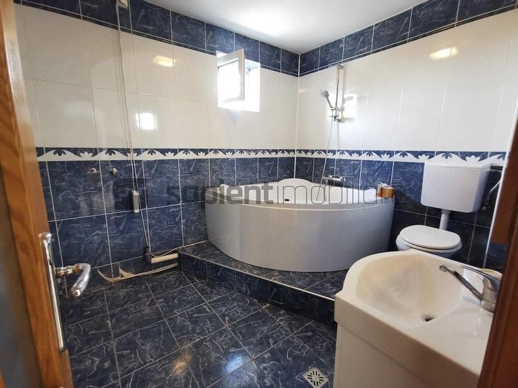 Apartament cu 4 camere decomandat în Decebal