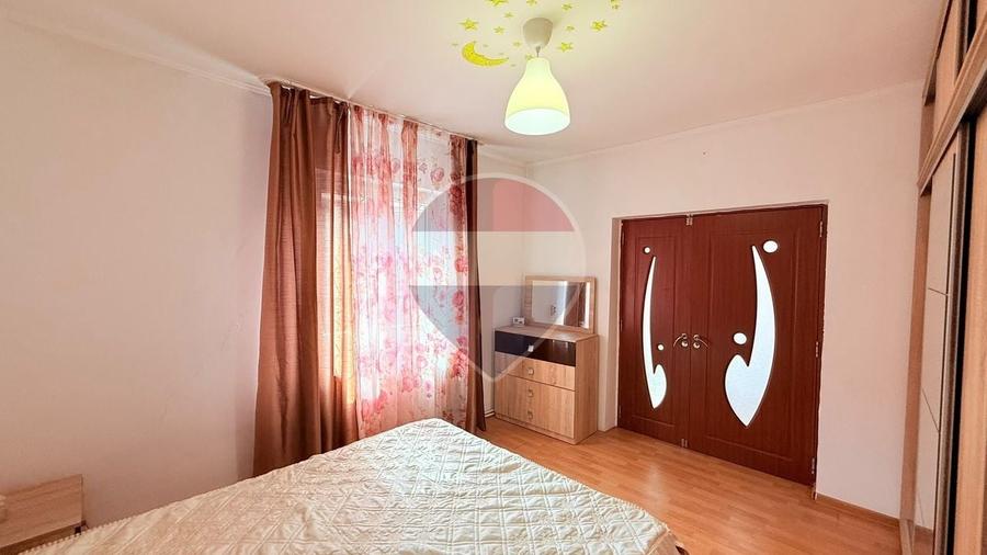 Casă individuală cu 4 camere cu Teren 428 Mp în Central